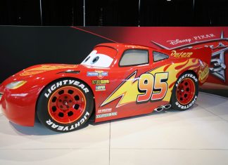 ไลท์นิ่ง แม็คควีน โผล่ F1! ดิสนีย์ต่อสัญญาถึง 2028 ดึง Pixar เสริมทัพ Lightning McQueen revs up for F1 as Disney deal extended to 2028