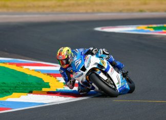 ริชาร์ด เคอร์ ถูกส่งโรงพยาบาลหลังชนในวอร์มอัพที่ทรักซ์ตัน British Superbikes: Richard Kerr Hospitalised After Thruxton Warm-Up Crash