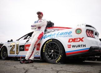 โมเมนตัมของจอช เบอร์รีเพิ่มขึ้น แต่ที่นั่ง NASCAR ปี 2027 ยังคงคลุมเครือ Josh Berry’s Momentum Grows, but 2027 NASCAR Seat Remains Elusive
