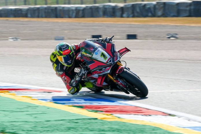 Crash.net — British Superbikes source image Ryde Dominates Thruxton Qualifying to Take BSB Pole