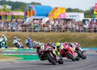 วิกเกอร์สเซอร์ไพรส์ตัวเอง ขึ้นโพเดียม BSB ที่ทรักซ์ตัน Vickers Shocks Himself with Thruxton BSB Podium