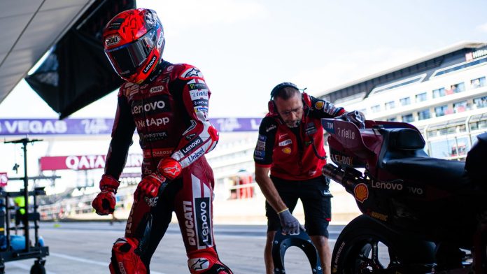 Marquez reveals “no control over my right arm” after tough Silverstone MotoGP