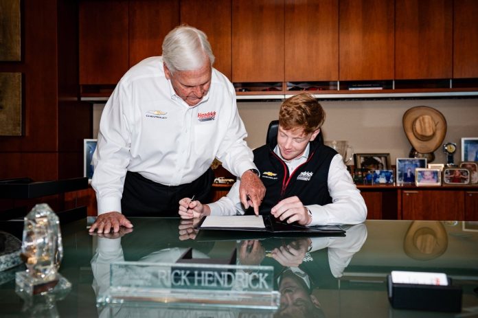 Zilisch’s Hendrick Move: A Rare Early Commitment in NASCAR’s Silly Season