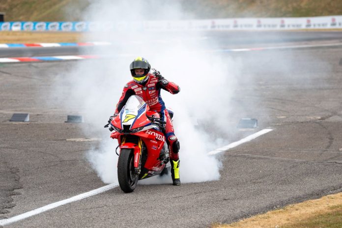 Crash.net — British Superbikes source image Ryan Vickers Doubles Up at Thruxton: “I Didn’t Think It Would Be Possible”