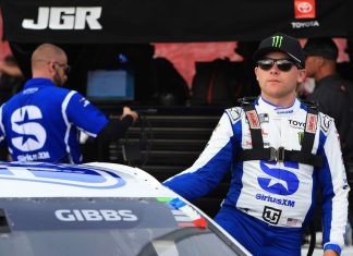 ไท กิ๊บส์ เสนอไอเดียสุดแหวกแนว! อยากลองแข่ง NASCAR โดยไม่มีกระจกมองหลังดิจิทัล Ty Gibbs floats radical idea: NASCAR without digital mirrors?