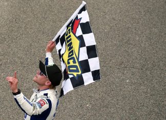 ไท กิ๊บส์ คว้าชัยไอโอวา การ์ดทีมชี้กลยุทธ์เปลี่ยนยาง 2 เส้นใช้ได้ผล Ty Gibbs’s Iowa Win Shows Two-Tire Strategy Can Work, Crew Chief Says