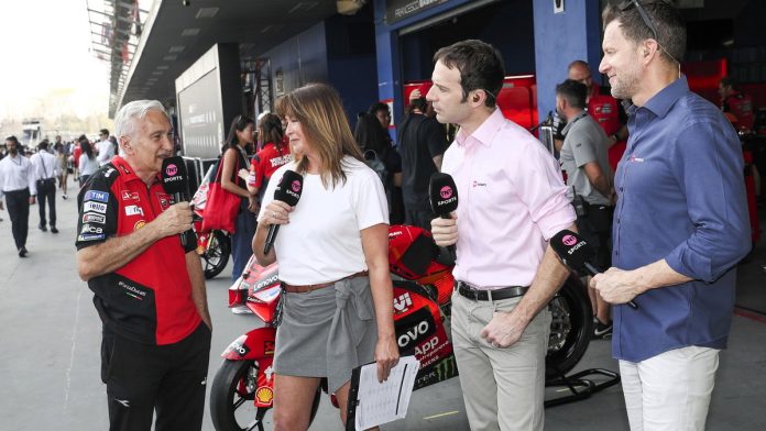 ซูซี่ เพอร์รี่ และ นีล ฮอดจ์สัน เข้าชิงรางวัล Broadcast Sport Awards จากงานถ่ายทอด MotoGP
