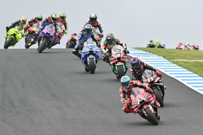 Motorsport.com — MotoGP source image มาร์เกซคว้าชัยสปรินต์ฟิลลิปไอส์แลนด์ ขึ้นนำตารางแชมป์อีกครั้ง หลังมาร์ตินล้มกลางเรซ
